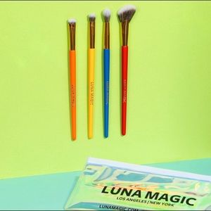 Brand New, Luna Magic Blend It Girl Brush Set
